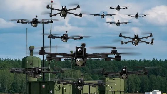 Американці розробили технологію для керування тисячами безпілотників одночасно в повітрі, на суші та на морі