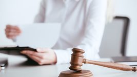 В Полтавской области судили айтишницу за невыполнение родительских обязанностей. Ее ребенок совершил попытку самоубийства