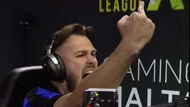 NAVI обіграли російську Team Spirit на турнірі в Мальті. Один з гравців Natus Vincere під час гри показав суперникам середній палець