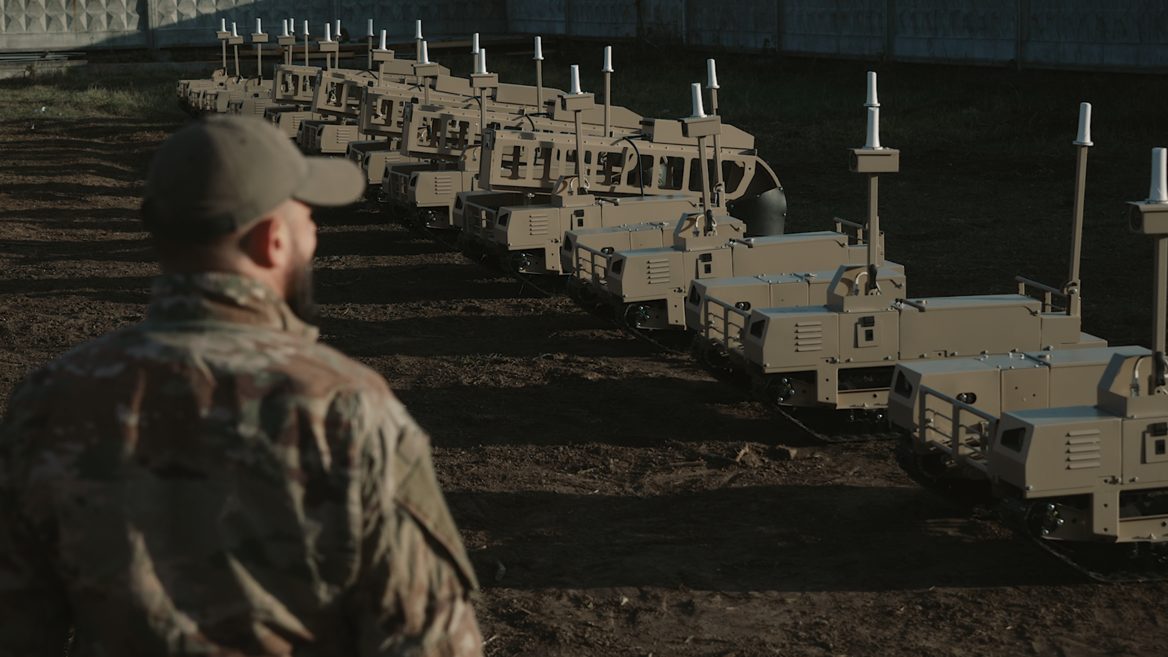 ЗСУ отримали на озброєння українські безпілотні наземні комплекси TERMIT як можуть бути обладнані кулеметами Browning або терміналами Starlink