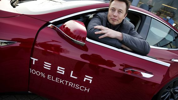 «Неналежно отримав вигоду на $3 млрд». Акціонер Tesla подав до суду на Маска за інсайдерську торгівлю