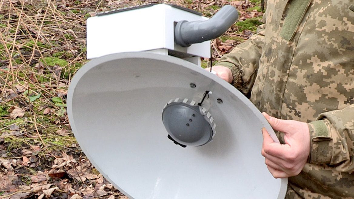 Айтішники які нині служать у ЗСУ створили систему «Звук» для виявлення російських дронів і ракет. Як це працює