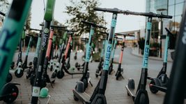 Наезды на автомобиле и травмирование пешеходов. В Украине начали судить горе-«самокатчиков»