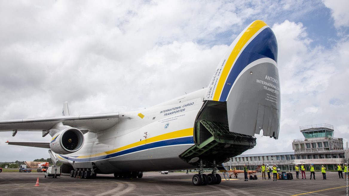 Український Ан-124 доставив 9-тонний супутник Jupiter із Каліфорнії до Флориди
