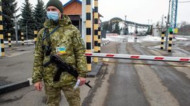 Військовозобов'язаний програміст-ухилянт намагався виїхати з країни за підробними документами. Його викрили та судили: деталі історії