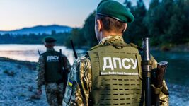 In the Carpathian region, border guards again detained a programmer who was planning to flee the border beyond the checkpoints. What did he do for this?