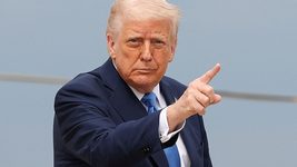 Trump again allowed the free sale of chip manufacturing software to China: why did he do it?