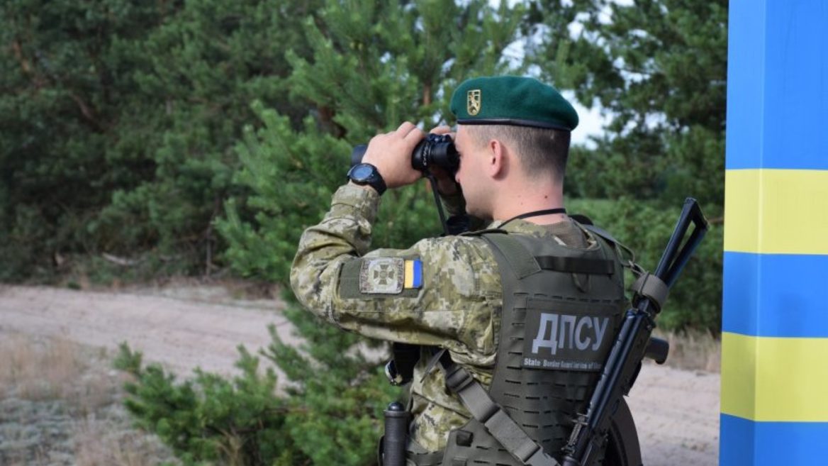A programmer who was planning to flee to Belarus was detained in the Chernihiv region for attempting to illegally cross the border. The court sentenced him to a sentence — and it wasn't a fine.