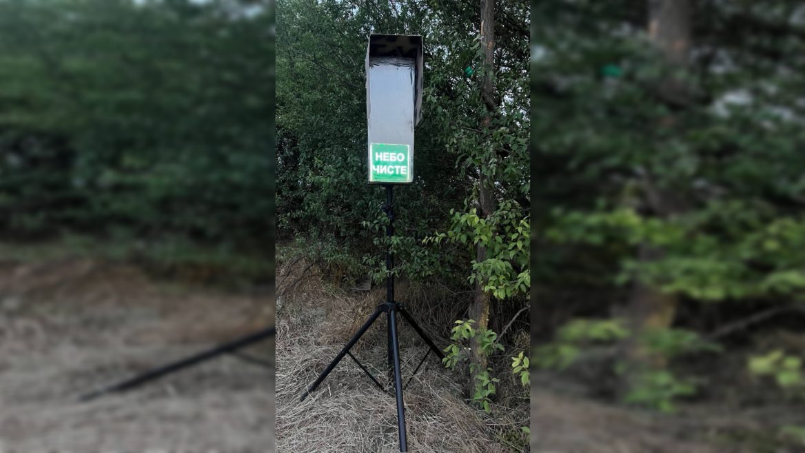 The first traffic light signaling the approach of drones was installed in the southern Ukrainian frontline territory