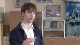 Антипакет. Школьник из Днепра создал альтернативу полиэтиленовым пакетам, которая разлагается в течение всего трех месяцев