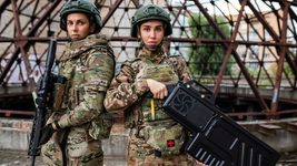 Производитель «Украинская Броня» представил первый анатомический женский бронекостюм