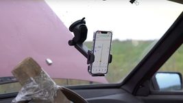 Російський блогер розбив автівку, аби перевірити нову функцію iPhone 14. Eксперимент не вдався: відео