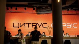UPD. Клиентка «Цитрус» заявила, что ее пытались «развести» на 17 000 грн за ремонт смартфона. В компании говорят, что это клевета и готовят иск в суд