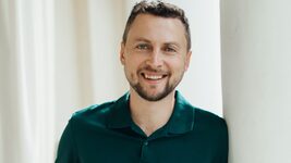 «Якщо багато людей буде до нього ломитися, він попросить почекати черги». У FRACTAL розповіли, як еволюціонував ШІ-аватар Бородатюка і запросили до нього на зустріч