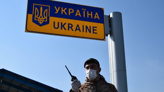 Правительство Украины хочет разрешить выезжать за границу в командировки забронированным от призыва мужчинам