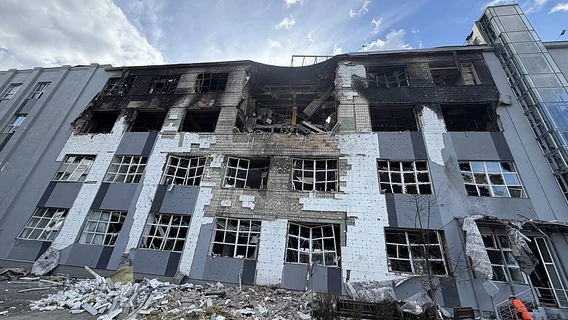 «На жаль, датацентр більше не працюватиме». У Cosmonova показали наслідки серії прильотів по їхньому об'єкту