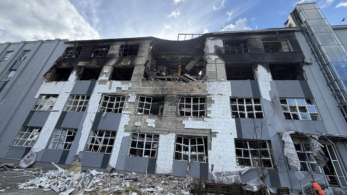 "Unfortunately, the data center will no longer be operational." Cosmonova showed the consequences of a series of flights over their facility