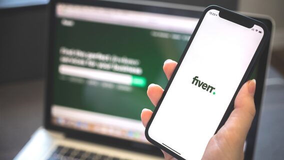 15-річна фріланс-платформа Fiverr хоче повернутися до «режиму стартапу»: скорочує 30% співробітників та стає AI-first компанією