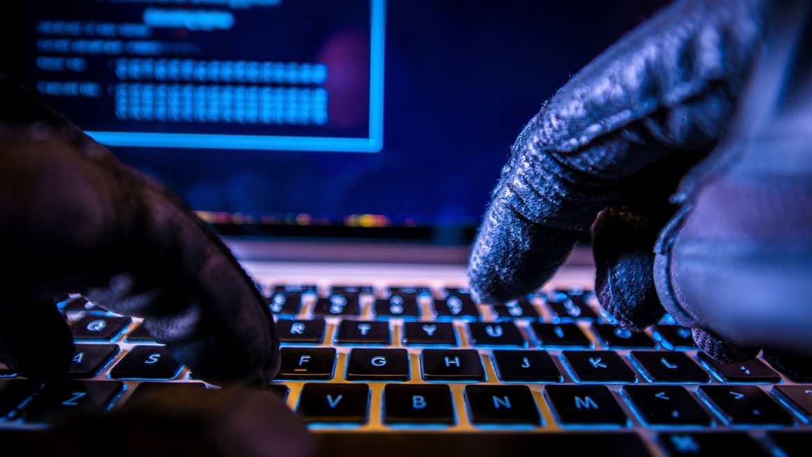 Одна из крупнейших групп хакеров в мире — LockBit — прекратила деятельность благодаря масштабной международной спецоперации. В Украине преступников представляли отец и сын из Тернополя