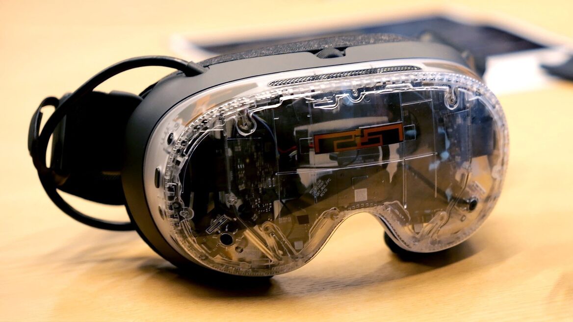 Valve's new wireless VR headset paves the way for mobile gaming on ...