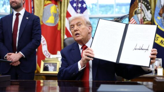 Трамп підписав указ, що дозволяє придбати TikTok: американські інвестори отримають контроль, а ByteDance залишить меншу частку