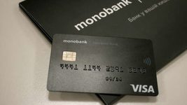 monobank запускает международную доставку физических карт в более чем 180 стран, а клиенты ПриватБанка могут получить карты с бесплатной доставкой в «Новую почту»