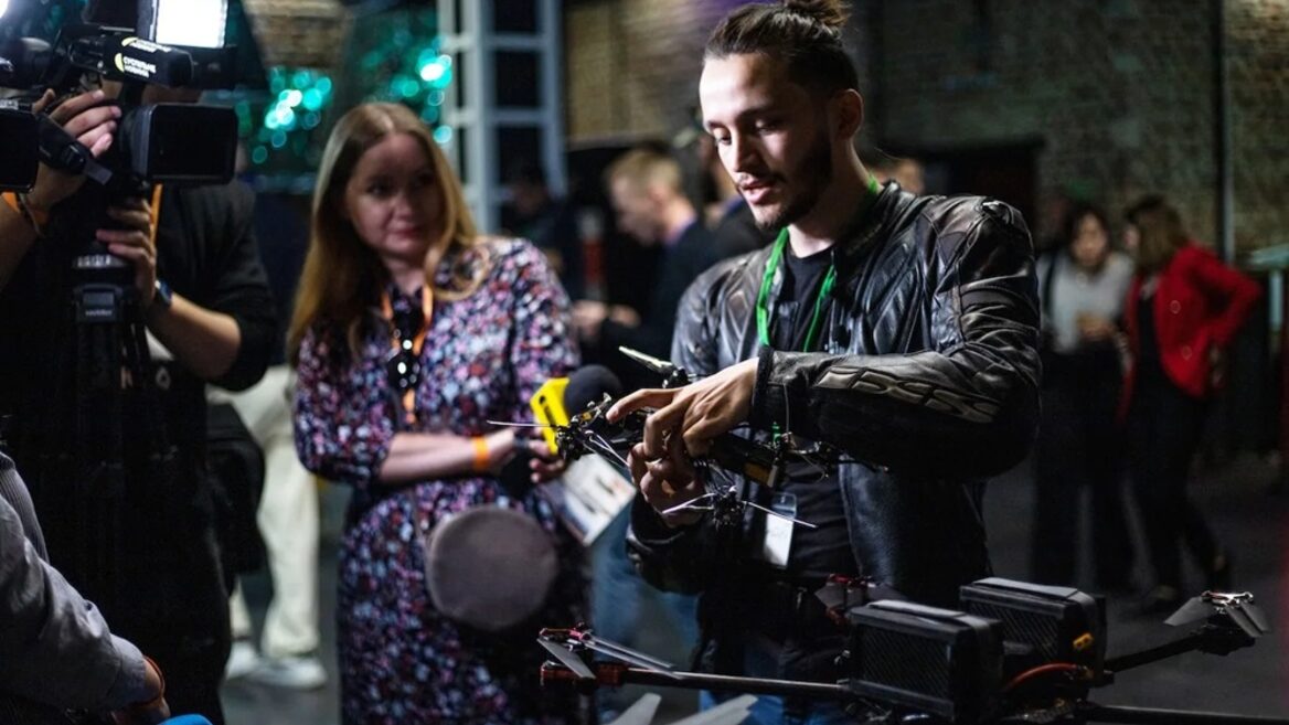 CEO Vyriy Drone пояснив чому в deftech-секторі зарплати нижчі ніж в ІТ