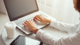 Ежеминутно в интернете появляется 230 000 терабайт новых данных, пользователи совершают 22 831 визит в ChatGPT, а 6 млн человек делают онлайн-покупки — исследование