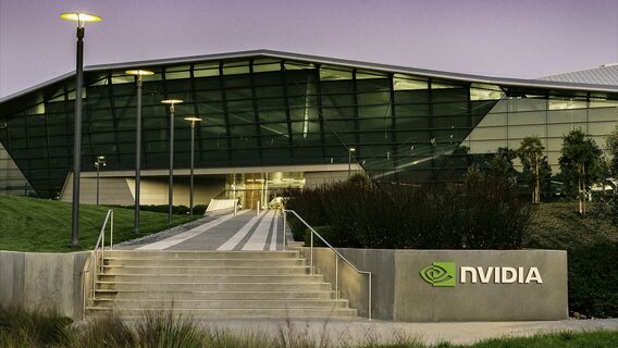 Вартість Nvidia перетнула позначку в $4,5 трлн: серія великих ШІ-угод підняла акції ще на 3%