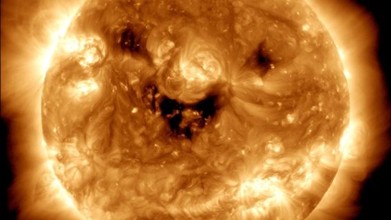 Сонце посміхнулося нам: це помітили астрономи з NASA і показали світу