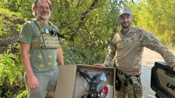 Українська компанія Wild Hornets представила найбільший FPV-дрон Queen Hornets, що здатний нести 9,5 кг вантажу