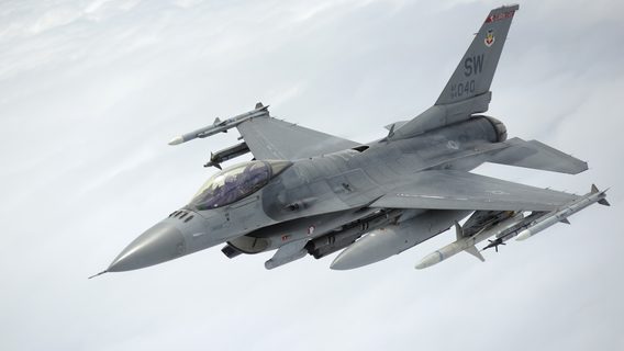 Україні пообіцяли перші F-16. Хто на них літатиме