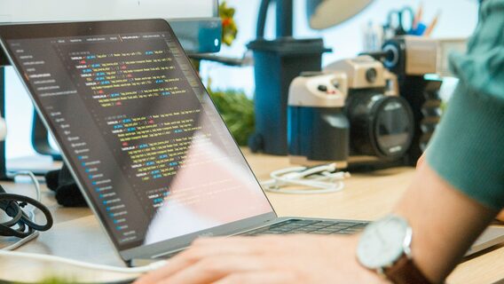 Зарплати IT-керівників в Україні за вісім років зросли на 66%. Середній оклад C-level становить $5800 — дослідження