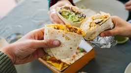 Glovo запустила віртуальну франшизу для ресторанів. Що це, як працює, і причому тут Косюк з МХП Glovo запустила віртуальну франшизу для ресторанів. Що це, як працює, і причому тут Косюк з МХП