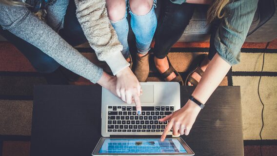 Платформа для реабілітації пацієнтів, сервіс для петситтерів і застосунок проти залежності від гаджетів: що створюють студенти-фіналісти IdeasLab 9.0