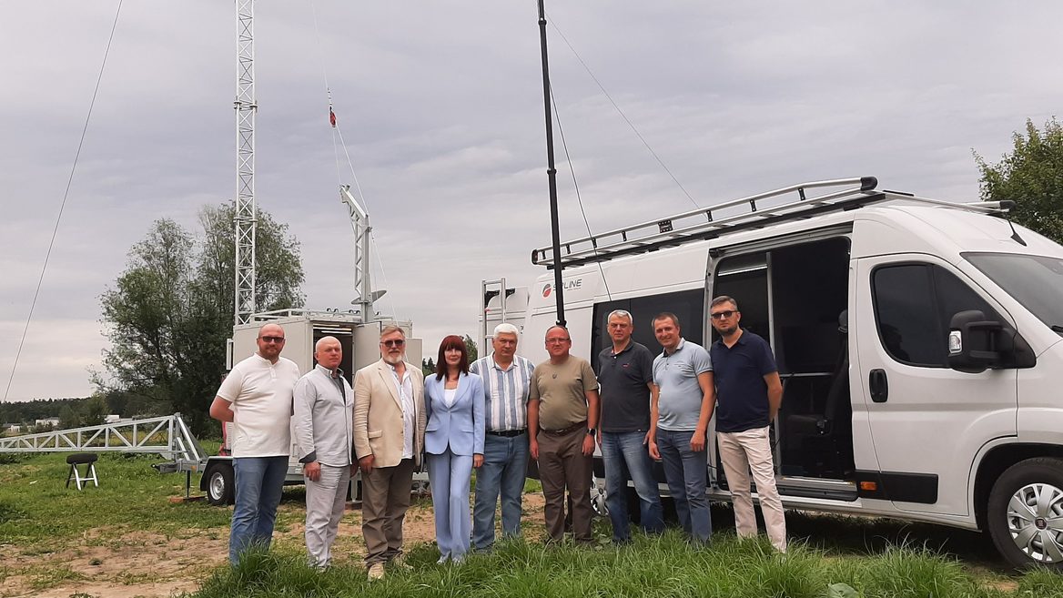 В Україні створили мобільну радіотелевізійну станцію яка глушить російські телеканали й забезпечує українське мовлення на відстані до 40 км