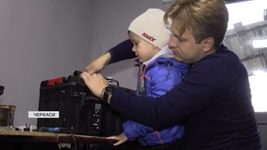 Волонтер из Черкасской области собирает павербанки с электромобильных аккумуляторов: хватает даже «прикурить» тяжелую технику