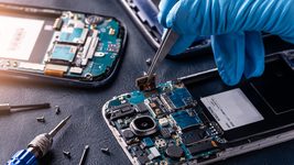 Чернівецький майстер із ремонту телефону оформив 4 кредити на клієнтку, у телефоні якої зумів змінити дані про верифікацію особи через «Дію»