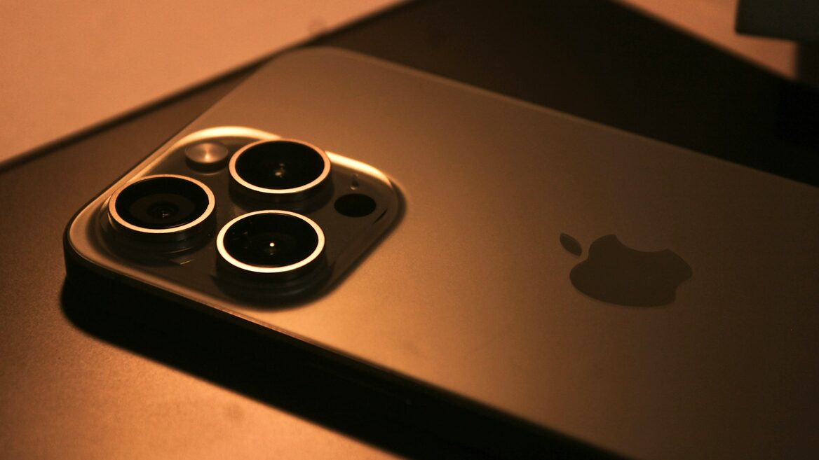 Apple готує найбільшу революцію iPhone в&nbsp;історії&nbsp;— повністю змінює графік релізів та оновлює моделі гаджетів. А ще в компанії намічаються значущі кадрові зміни