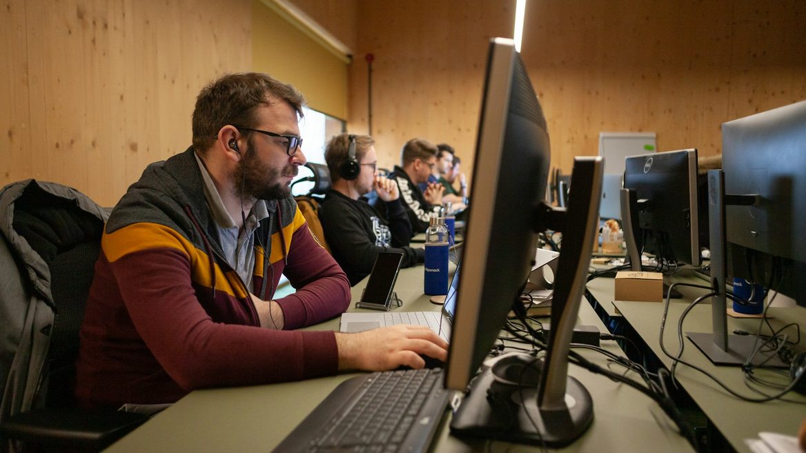 «Після відправки резюме процес працевлаштування тільки починається і це ваш шанс показати наскільки серйозно ви налаштовані». Як джуну прискорити омріяний офер: кілька дієвих порад