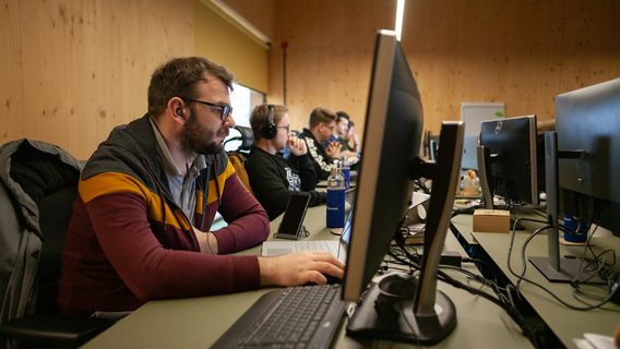 «Після відправки резюме процес працевлаштування тільки починається, і це ваш шанс показати, наскільки серйозно ви налаштовані». Як джуну прискорити омріяний офер: кілька дієвих порад