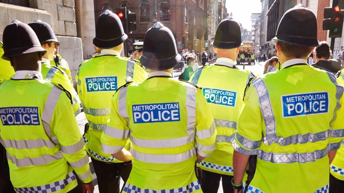 Через використання ШІ-інструментів Palantir сотні офіцерів британської поліції опинилися під звинуваченнями у сексуальному аб’юзі, корупції чи навіть участі у таємних масонських ложах