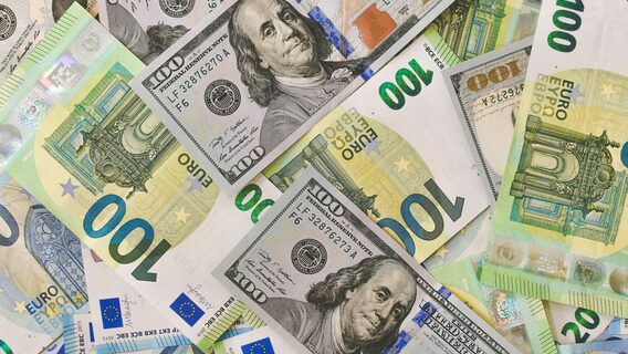 NBU eases currency restrictions: the limit on buying foreign currency for Ukrainians will increase fourfold