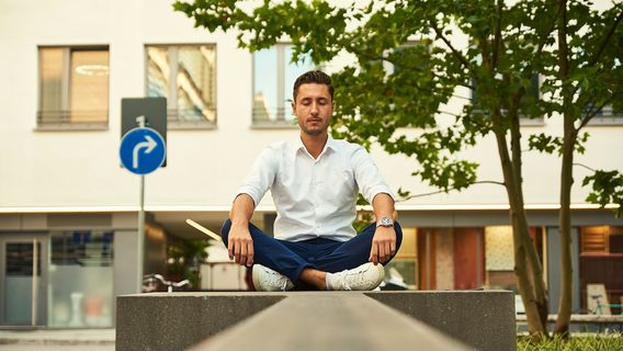 «Була надія, впевненість у силах і досвіді. Та рожеві окуляри стерлися». Досвідчений айтівець створив застосунок, що допомагає тримати менталку в порядку, шукаючи роботу на перегрітому ринку. Як працює So U LLY