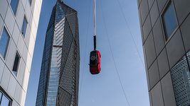 Кросовер від Nissan здійснив банджі-стрибок, кинувши виклик гравітації (відео)