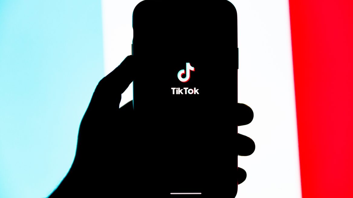 Таємний TikTok тихенько списує гроші з кредитних карт українців. Як це відбувається та на що звертати увагу
