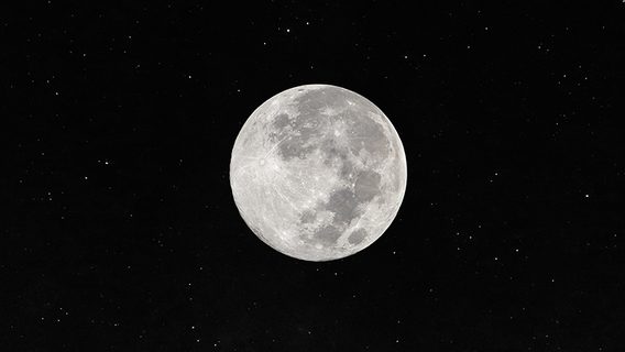 Учені хочуть «розтопити» Місяць, щоб на ньому було зручніше будувати дороги і посадкові смуги