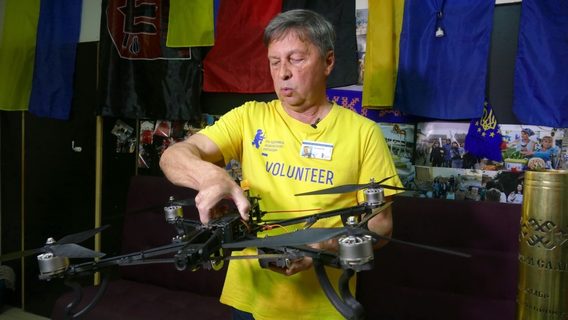 Ужгородські інженери розробили дрон-бомбер «Горгона» на цифровому керуванні, який здатний нести до 5 кг вибухівки