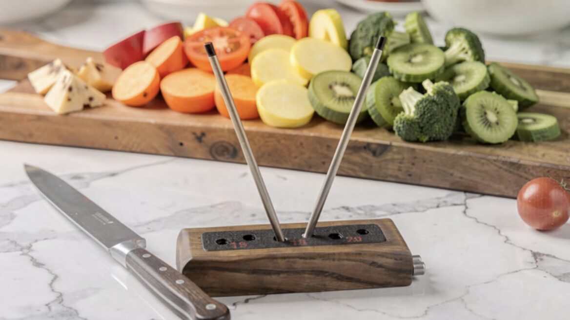 "It started with a dull knife." Ukrainian launches compact AllEdge sharpener on Kickstarter. How the device works
