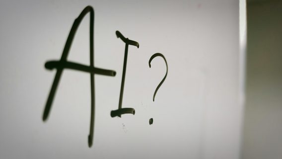 «Що робити з армією джунів+мідлів, що є зараз — хз. Капіталізм каже — „на мороз“. Шкода їх». Засновник Gumroad заявив, що більше не найматиме джунів та мідлів, а замінить їх ШІ. Українські айтівці палко дискутують щодо такої перспективи